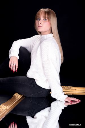 Auteur model Catharina Bauer - 
Copyright : M.Nieuwland studioshoots.nl

Camera : NIKON CORPORATION NIKON D750
Fotodatum : 20-05-2019