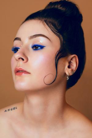Auteur visagiste Look Beautiful - Model: Karin Boertje
Fotograaf, retouch, make-up & haarstyling: Look Beautiful