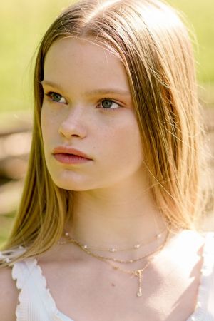 Auteur model Adelien - Picture by Hannah Wymeels & Make Up by Yasmine Schiettecatte