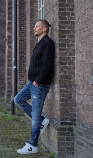 Auteur model Denis Makarov  - Foto: Johan van der Heide