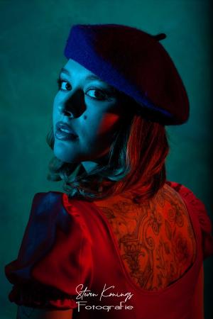 Auteur fotograaf Steven Konings Fotografie - model Kim
in studio met kleurenfilter
Steven Konings Fotografie