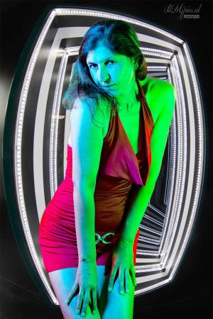 Auteur fotograaf BDGpics - Model Kim van Moer #studioshoot #Uitdagend #ondeugend #Kleuren shoot #Kleuren Studiolampen