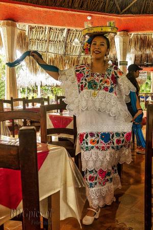 Auteur fotograaf BDGpics - Danseres in restaurant Mexico