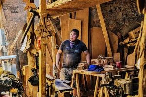 Auteur fotograaf BDGpics - Houtbewerking in Guatemala