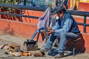 Auteur fotograaf BDGpics - Schoenenpoetser Guatemala
