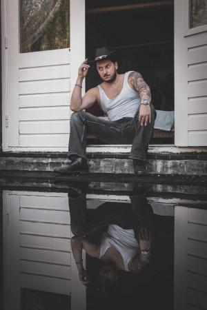 Auteur model Kevin Wijmeersch - Fotograaf Pixzl
LYSF event Be-You-Ti-Ful