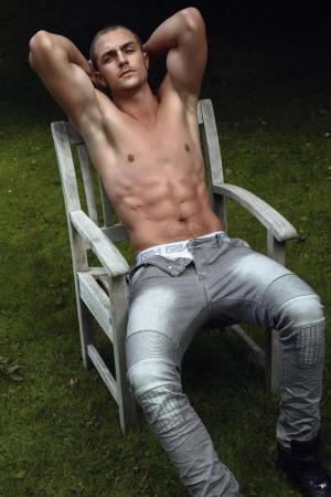 Auteur model Thomas Kik - 
Bestandsdatum : 08-11-2016