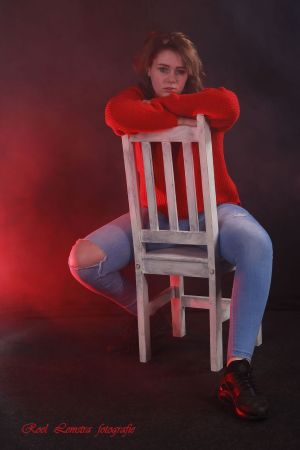 Auteur fotograaf onbekend - red and jeans