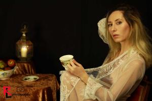 Auteur fotograaf onbekend - tea by candlelight