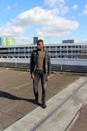 Auteur model Brian Bawuah - 
Bestandsdatum : 08-11-2016