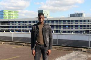 Auteur model Brian Bawuah - 
Bestandsdatum : 08-11-2016