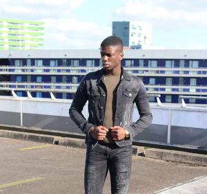 Auteur model Brian Bawuah - 
Bestandsdatum : 08-11-2016