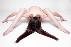 Auteur model Lindsey - White Widow by Kelly Heselmans-
Coverphoto, Bruxelles Art Vue - Human Body is Art 2021