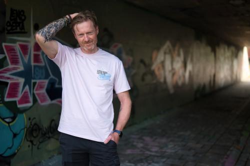 Auteur model Marco B - Beetje uitdagende streetwearlook