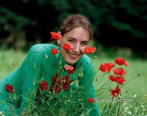 Auteur fotograaf Amit Bar - bodypainted model in de natuur