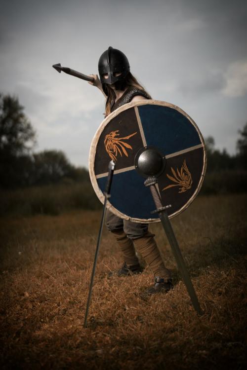 Auteur fotograaf Claus - model Lotte Knops. Thema Viking Shieldmaiden