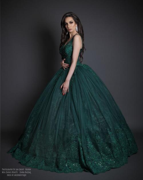 Auteur fotograaf Jan Groot - With the dream team?? Photography by @jcggroot_beautyphotography Make up and hair by @zashasbeauty Dress by @arezoboutiq