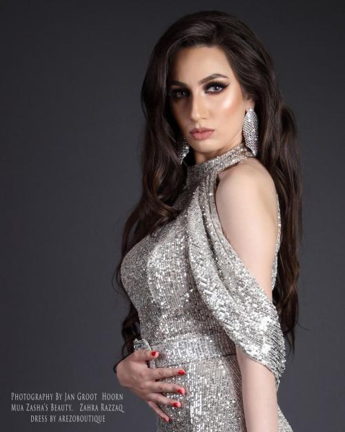 Auteur fotograaf Jan Groot - With the dream team?? Photography by @jcggroot_beautyphotography Make up and hair by @zashasbeauty Dress by @arezoboutiq