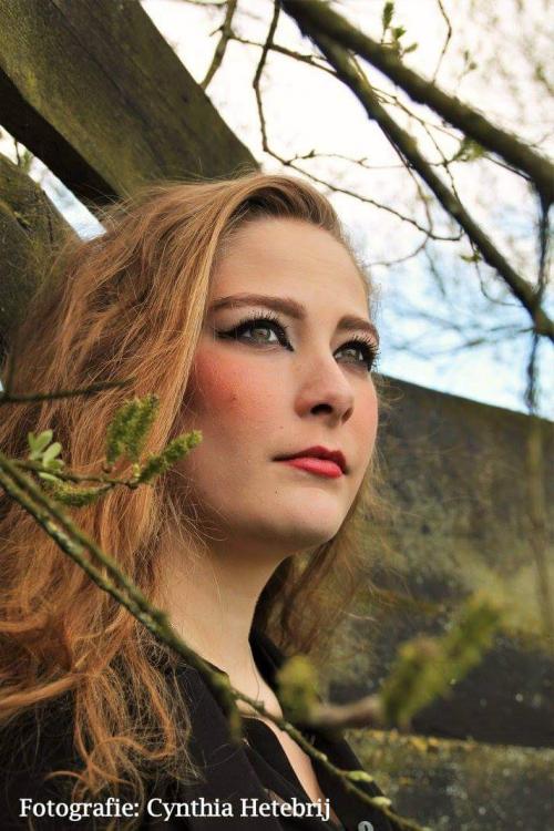 Auteur model Shannon Mos  - 