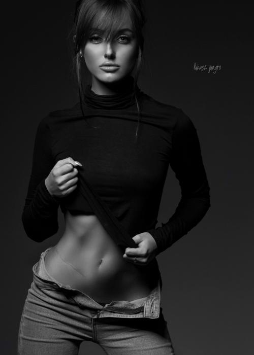 Auteur model angelikaplutka  - Model: Angelika Plutka 
IG: https://instagram.com/angelikaplutka?igshid=YmMyMTA2M2Y=