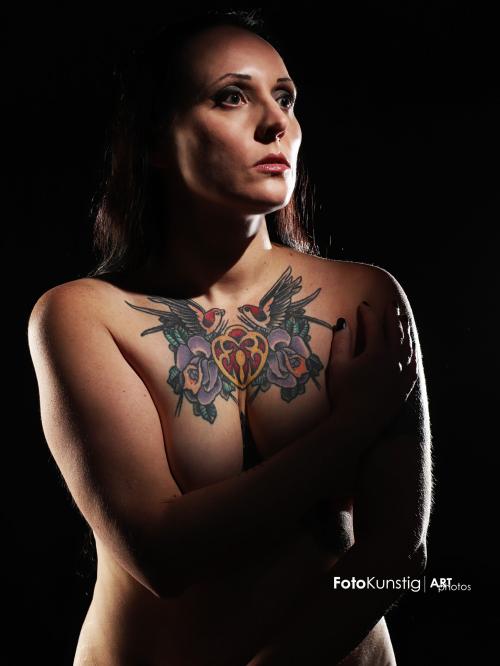 Auteur model Lady Elisa V - Fotografie: FotoKunstig
Visagie: Lady Elisa V.