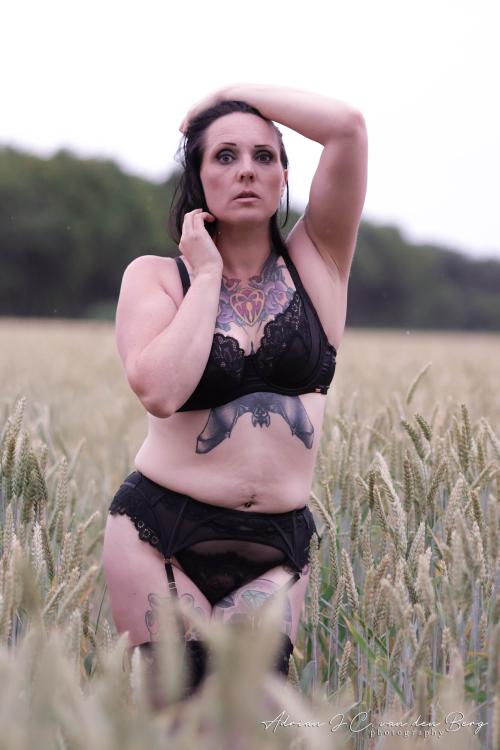 Auteur model Lady Elisa V - Fotografie: Adrian J.C. van den Berg
Visagie: Lady Elisa V.