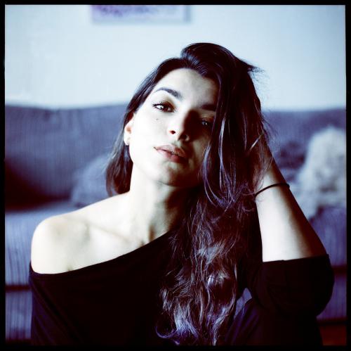 Auteur fotograaf Fred Baggen Photography - Loredana (sketchbook artist)
Amsterdam, 14-7-2023
Hasselblad + Cinestill 800T