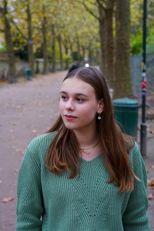 Auteur model Loes VL - 