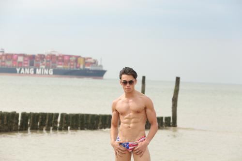 Auteur model Carlo Stroobant - 