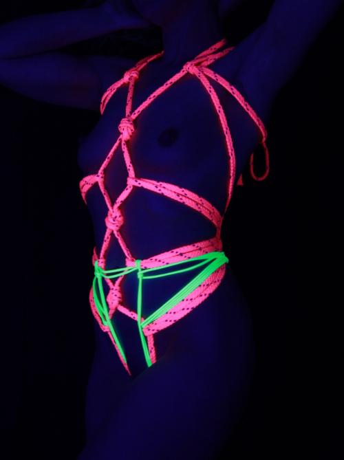 Auteur fotograaf SMADdie86 - Vrijwerk in eigen studio werken met UV