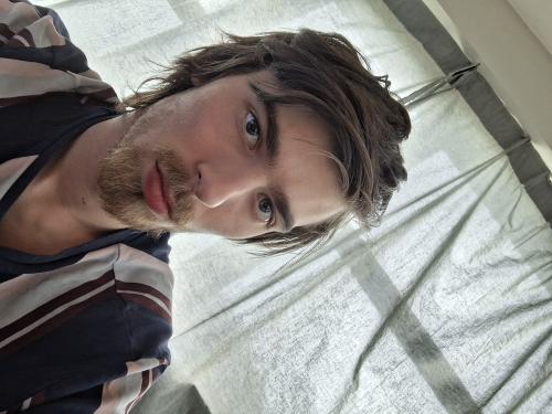 Auteur fotograaf Echocore13 - Muziekt, producer te leuven. Dj resønance.