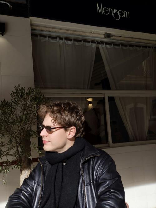 Auteur model Tommaso - 