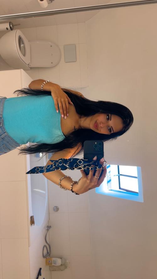 Auteur model Kiana  - 