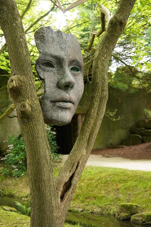 Auteur fotograaf Tim - Reuzen gezichtssculptuur Kasteelpark