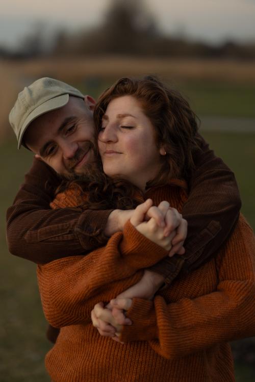 Auteur fotograaf Febe - Geniten van elkaar tijdens een shoot