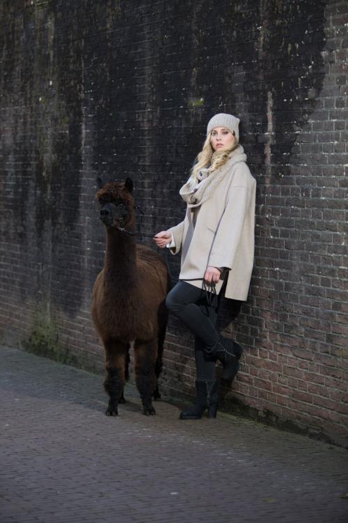 Auteur model Leoni Goudkuil - For Inkari Alpaca