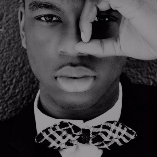 Auteur model Brian Bawuah - 