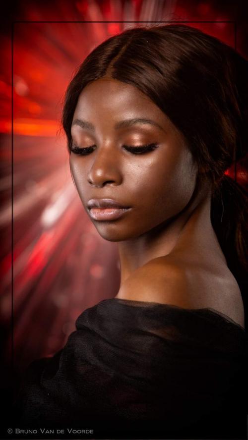 Auteur model Petronella Mwasi - 